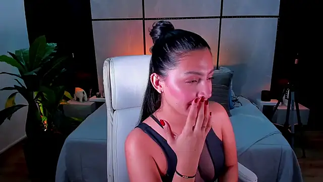 Gia Mazzon online show from 25, 2, 2025