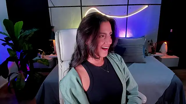 Gia Mazzon online show from 17, 10, 2025