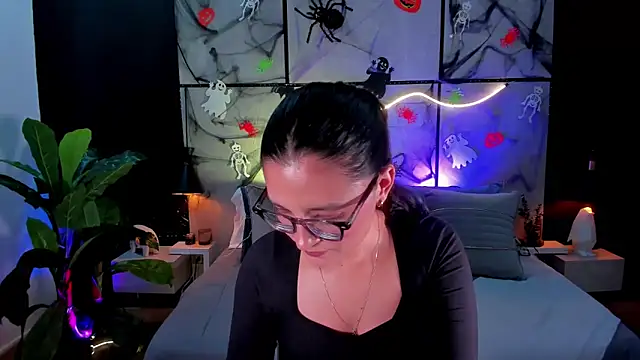 Gia Mazzon online show from 30, 10, 2025