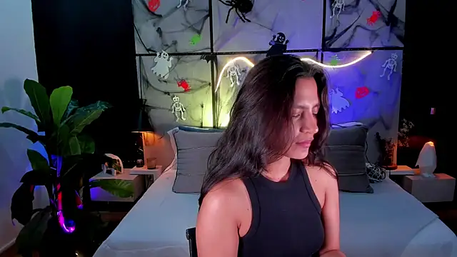 Gia Mazzon online show from 31, 10, 2025