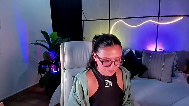 Gia Mazzon online show from 27, 11, 2025