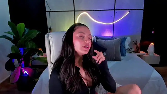 Gia Mazzon online show from 7, 10, 2025