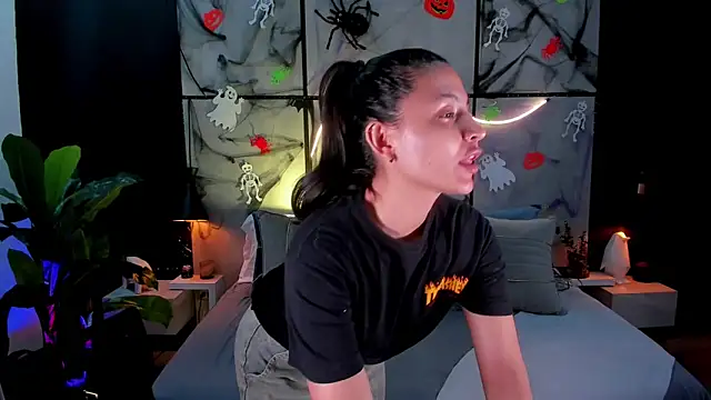 Gia Mazzon online show from 23, 10, 2025