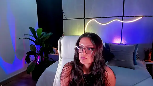 Gia Mazzon online show from 3, 12, 2025