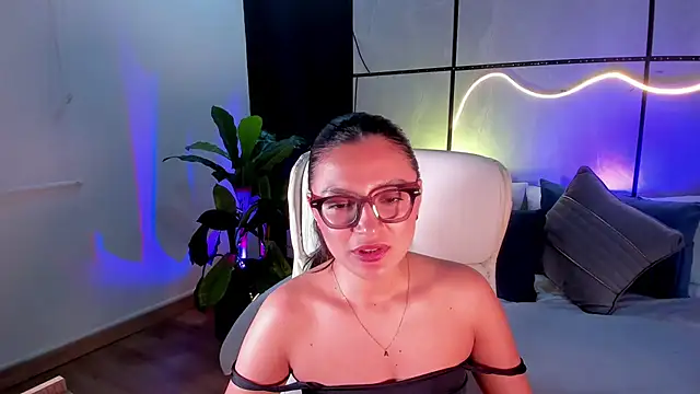 Gia Mazzon online show from 13, 11, 2025