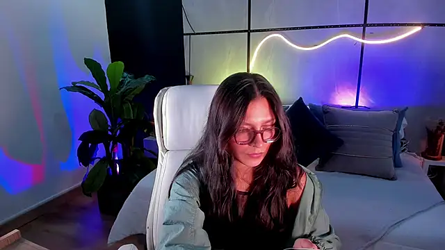 Gia Mazzon online show from 28, 11, 2025