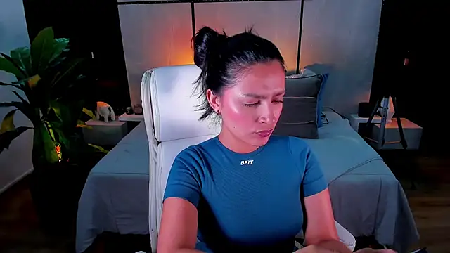 Gia Mazzon online show from 18, 2, 2025