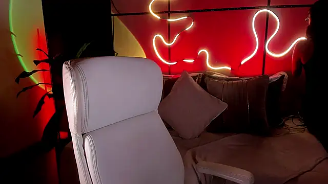 Gia Mazzon online show from 23, 2, 2026