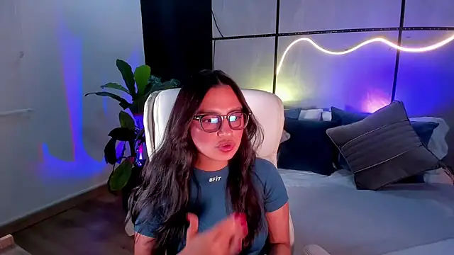 Gia Mazzon online show from 12, 11, 2025