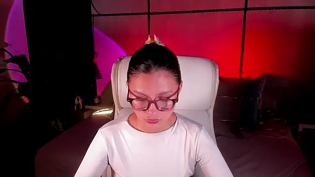 Gia Mazzon online show from 6, 3, 2026