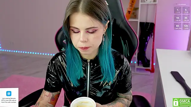 Snapshot of Latex_Kitty chatting on 21, 10, 2025 Latex Kitty online show from 21, 10, 2025