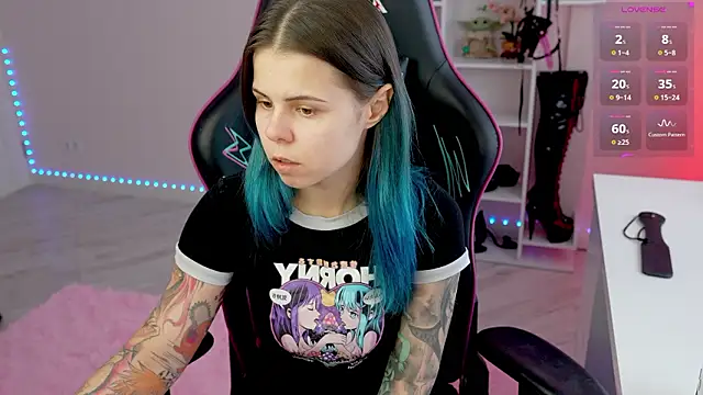 Latex Kitty online show from 3, 2, 2026