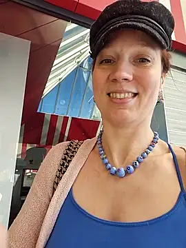 Exhibitionsplit online show from 27, 11, 2025