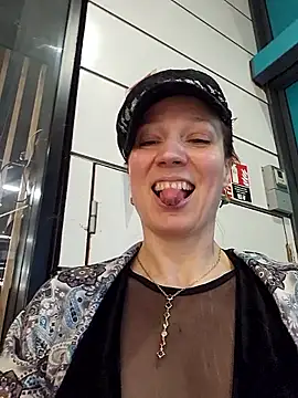 Exhibitionsplit online show from 18, 12, 2025