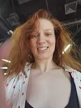Snapshot of Exhibitionsplit chatting on 28, 6, 2026 Exhibitionsplit online show from 28, 6, 2026