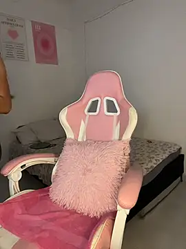 violet-333 online show from 7, 2, 2026