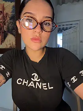 Snapshot of violet-333 chatting on 9, 7, 2026 violet-333 online show from 9, 7, 2026