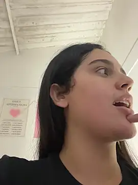 violet-333 online show from 10, 3, 2026