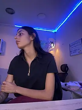Snapshot of cristel_17 chatting on 29, 12, 2024 cristel 17 online show from 29, 12, 2024