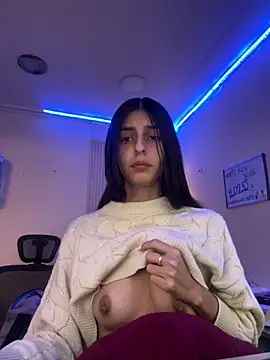 Snapshot of cristel_17 chatting on 6, 1, 2025 cristel 17 online show from 6, 1, 2025