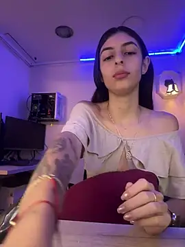 Snapshot of cristel_17 chatting on 8, 12, 2024 cristel 17 online show from 8, 12, 2024