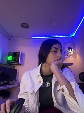 Snapshot of cristel_17 chatting on 16, 12, 2024 cristel 17 online show from 16, 12, 2024