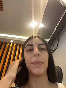 Snapshot of cristel_17 chatting on 7, 6, 2026 cristel 17 online show from 7, 6, 2026
