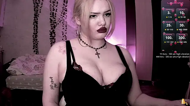 Snapshot of strawberry_elfcat chatting on 1, 12, 2025 strawberry elfcat online show from 1, 12, 2025