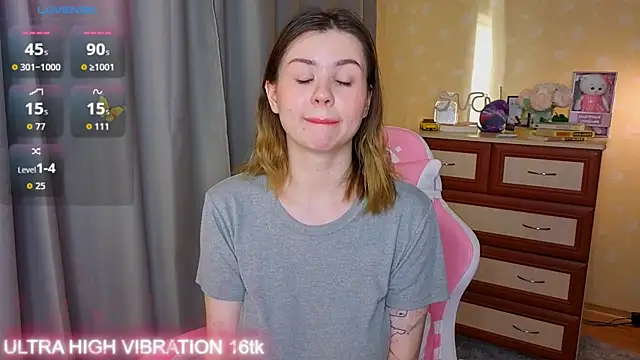 Snapshot of cutie_mili chatting on 14, 11, 2025 cutie mili online show from 14, 11, 2025