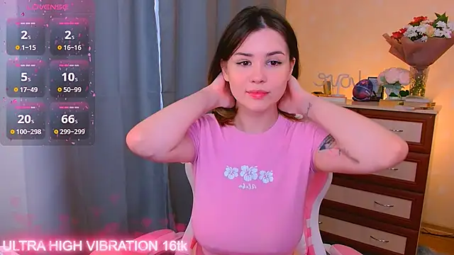 Snapshot of cutie_mili chatting on 12, 10, 2025 cutie mili online show from 12, 10, 2025