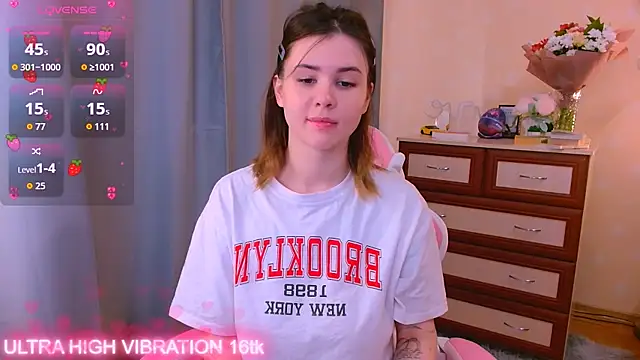 Snapshot of cutie_mili chatting on 10, 10, 2025 cutie mili online show from 10, 10, 2025