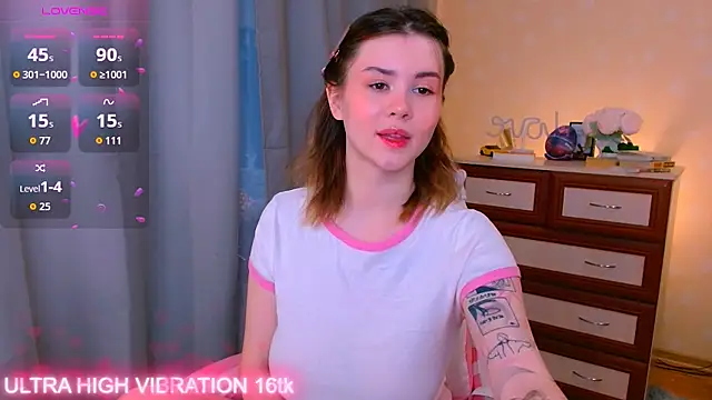 Snapshot of cutie_mili chatting on 18, 10, 2025 cutie mili online show from 18, 10, 2025