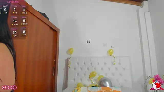 Snapshot of VenussVega chatting on 25, 10, 2025 VenussVega online show from 25, 10, 2025