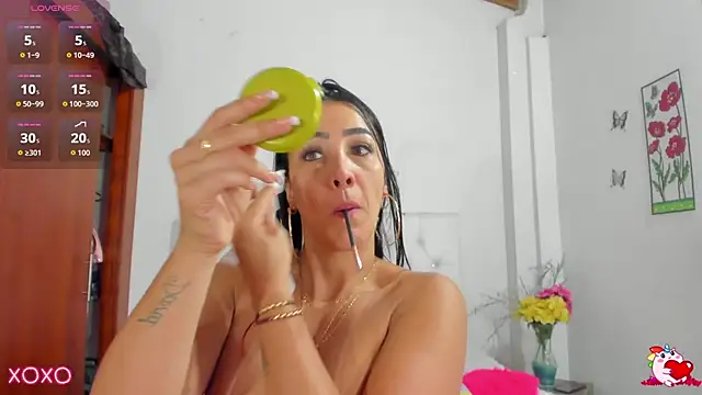 Snapshot of VenussVega chatting on 9, 10, 2025 VenussVega online show from 9, 10, 2025