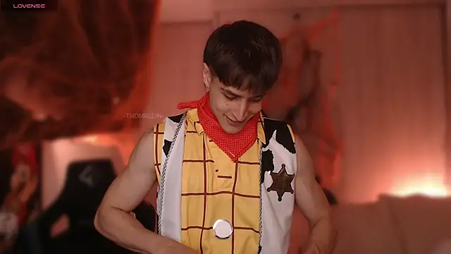 Snapshot of thomklein chatting on 30, 10, 2025 thomklein online show from 30, 10, 2025