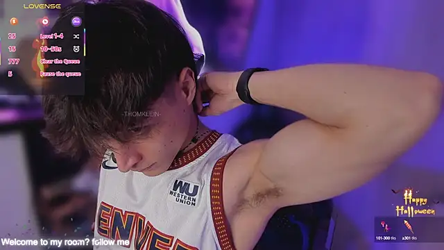 Snapshot of thomklein chatting on 17, 10, 2025 thomklein online show from 17, 10, 2025