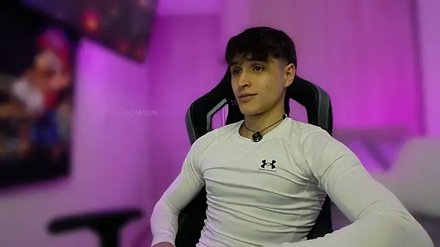 Snapshot of thomklein chatting on 15, 10, 2025 thomklein online show from 15, 10, 2025