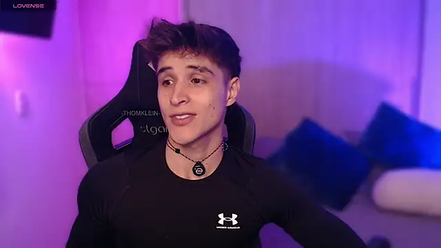 Snapshot of thomklein chatting on 14, 11, 2025 thomklein online show from 14, 11, 2025