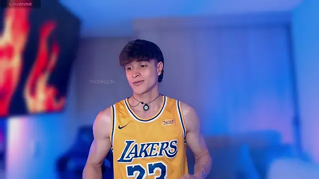 Snapshot of thomklein chatting on 9, 10, 2025 thomklein online show from 9, 10, 2025