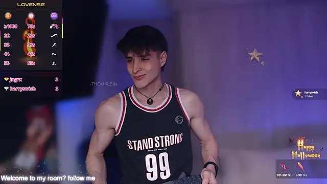 Snapshot of thomklein chatting on 18, 10, 2025 thomklein online show from 18, 10, 2025