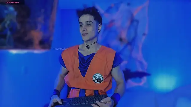 Snapshot of thomklein chatting on 28, 10, 2025 thomklein online show from 28, 10, 2025