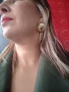 Snapshot of scarlett_moore chatting on 24, 4, 2026 scarlett moore online show from 24, 4, 2026