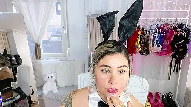 Tawny cox online show from 14, 2, 2026