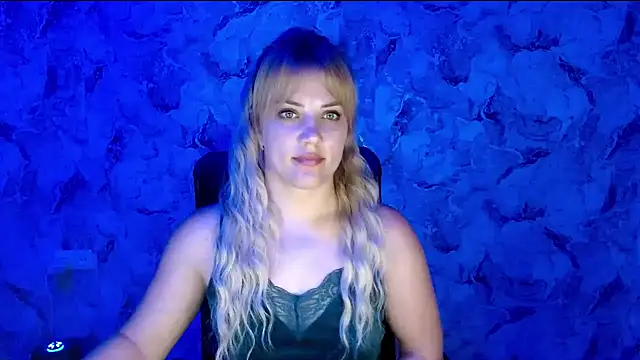 Snapshot of nika_gold1 chatting on 8, 7, 2026 nika gold1 online show from 8, 7, 2026