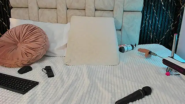 danisaenz  online show from 4, 12, 2025