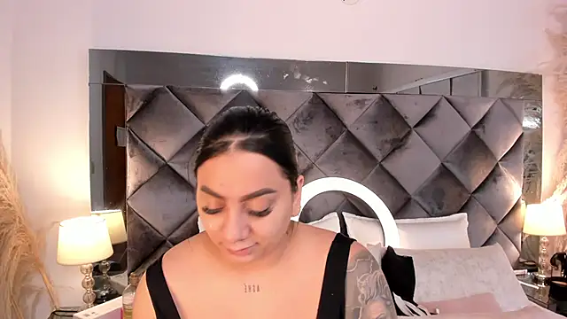 Snapshot of sofhiaa_adaams chatting on 12, 11, 2025 sofhiaa adaams online show from 12, 11, 2025