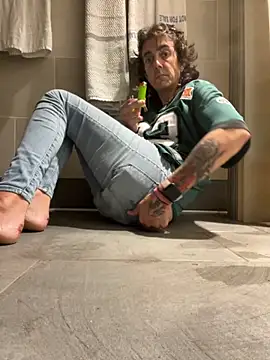 Snapshot of lookin4excitement23 chatting on 27, 9, 2025 lookin4excitement23 online show from 27, 9, 2025