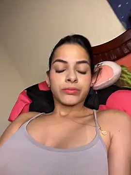 Snapshot of violetta-brown1 chatting on 15, 11, 2025 violetta-brown1 online show from 15, 11, 2025