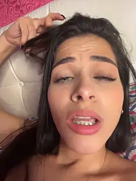 Snapshot of violetta-brown1 chatting on 13, 11, 2025 violetta-brown1 online show from 13, 11, 2025