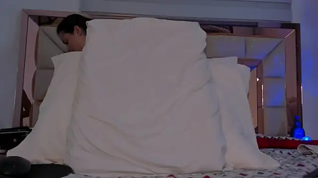 Snapshot of violetta-brown1 chatting on 29, 1, 2025 violetta-brown1 online show from 29, 1, 2025